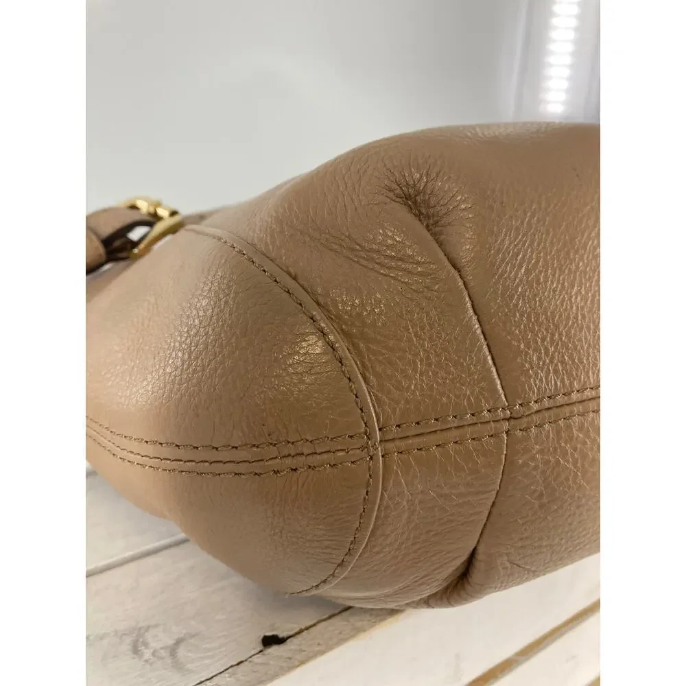MICHAEL KORS, MEDIUM TAUPE PEBBLED LEATHER CROSSBODY BAG